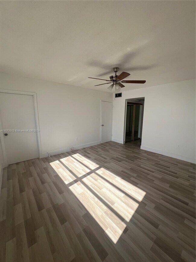 Building Photo - 18601 NE 14th Ave