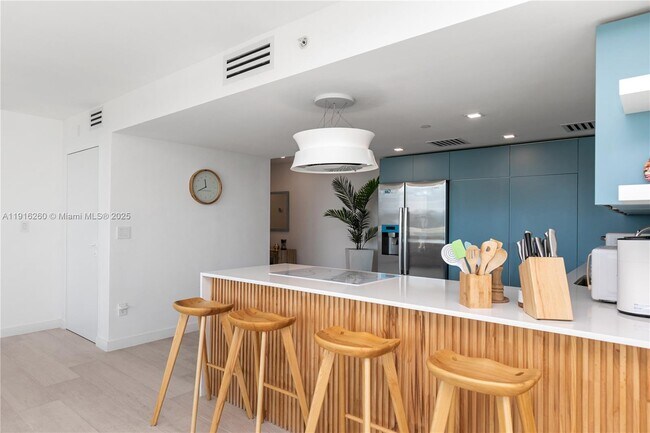 Building Photo - 1025 92nd St