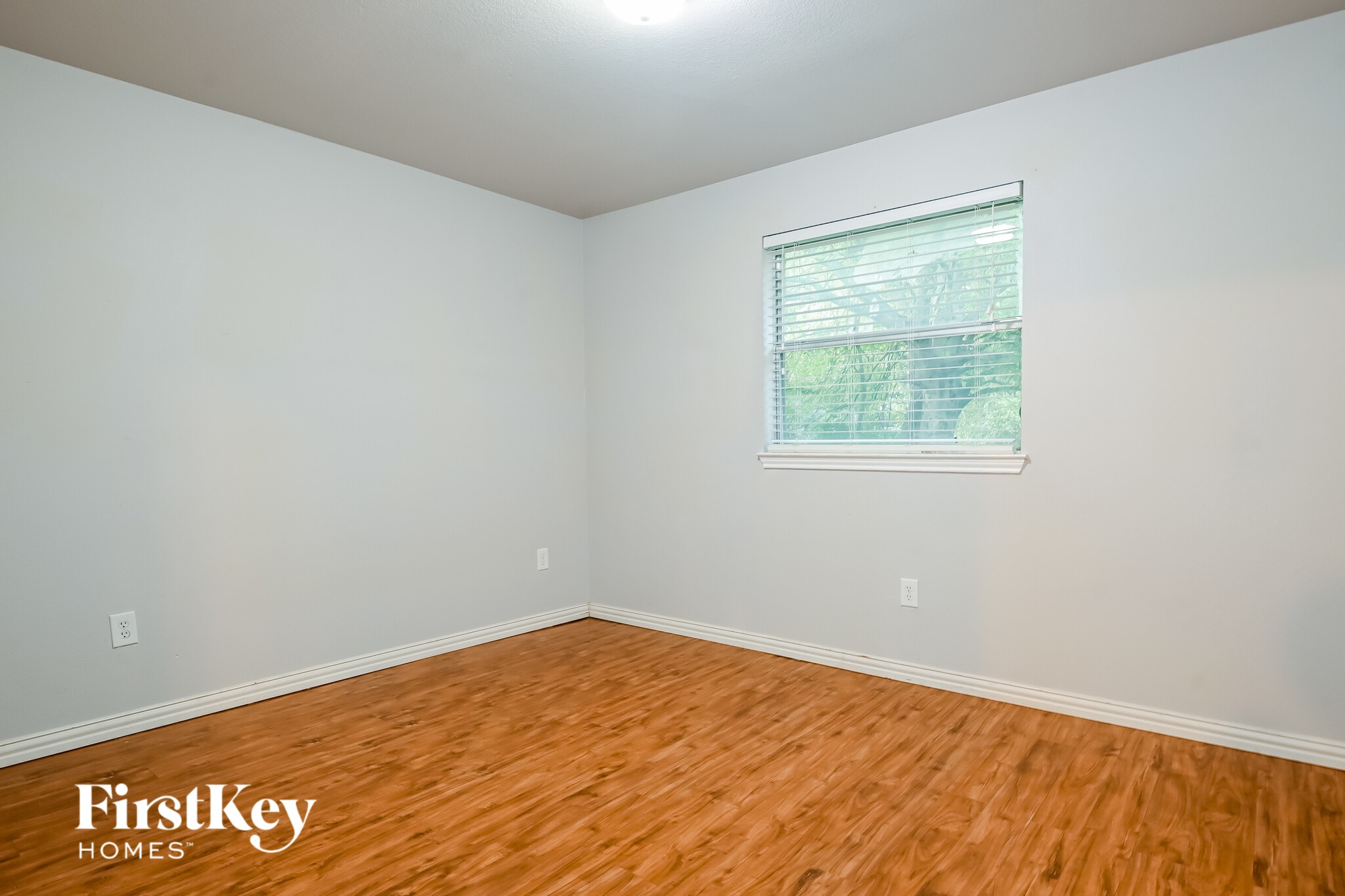 Building Photo - 302 Shorewood Dr