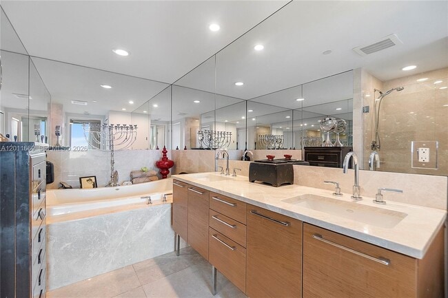 Building Photo - 17001 Collins Ave