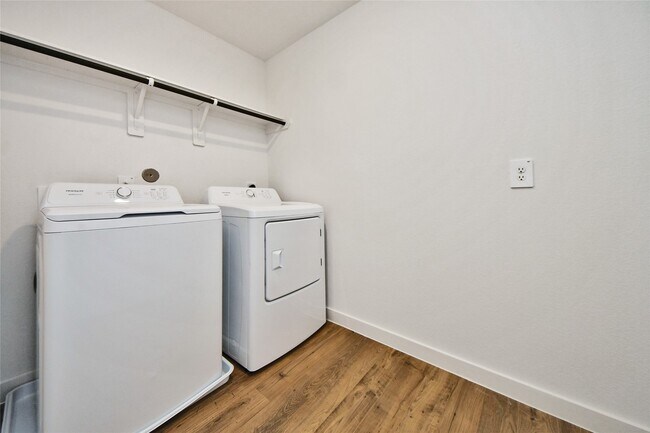 Building Photo - 3531 Shearwater St