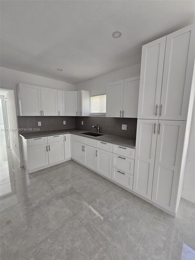 Building Photo - 2488 SW 6th Ct