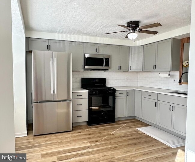 Building Photo - 31 Stoneshire Dr