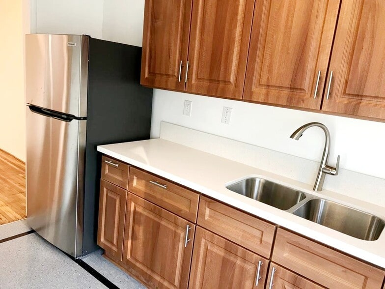 Building Photo - 4425 Maplewood Ave