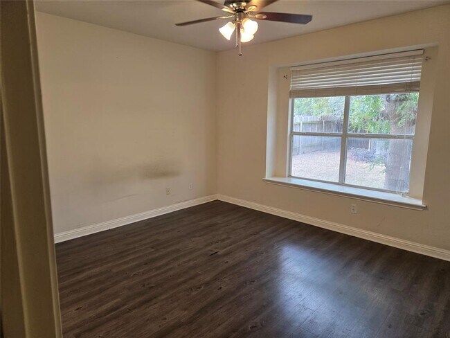Building Photo - 607 Meadow View Dr