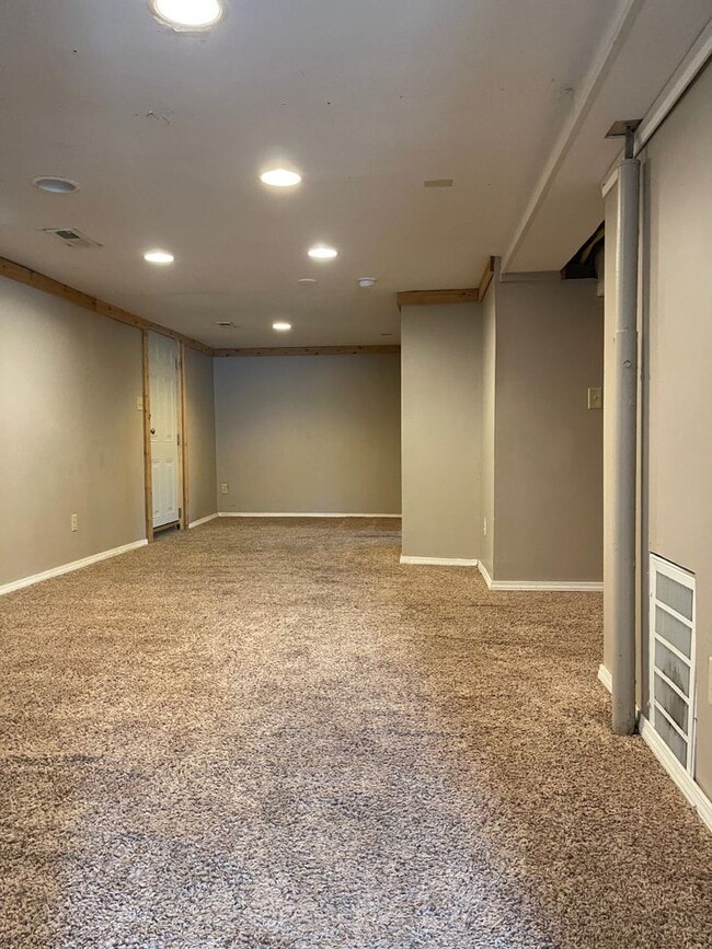 Building Photo - Beautiful 4 Bedroom House!!