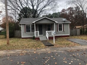 Building Photo - 3 bedroom 1.5 Bathroom