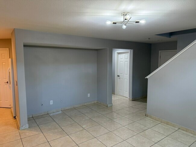 Building Photo - 94 Venus Court