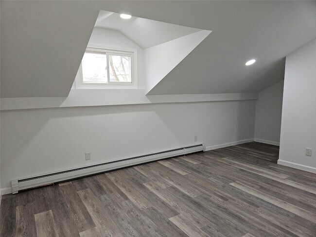 Building Photo - 120 Henry St