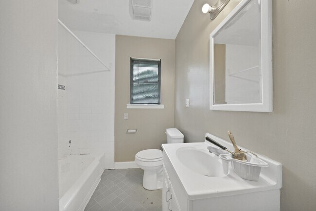 Building Photo - 9953 Mango St