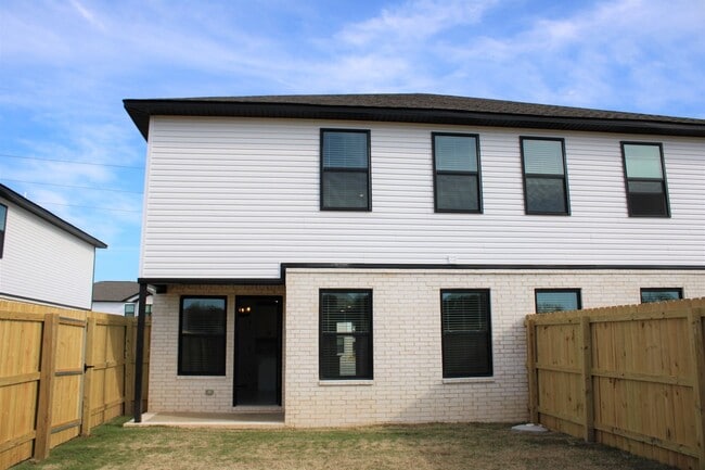 Building Photo - COX-NORTHRIDGE DR-1