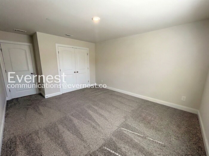 Building Photo - 204 Douglas Bend Rd