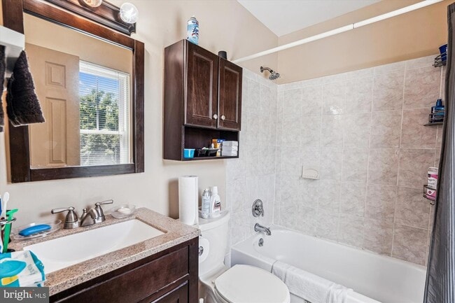 Building Photo - 10902 Valley Brook Dr