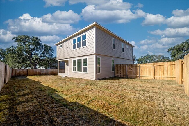 Building Photo - 104 Chalk Lake Cove