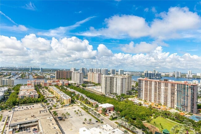 Building Photo - 17121 Collins Ave