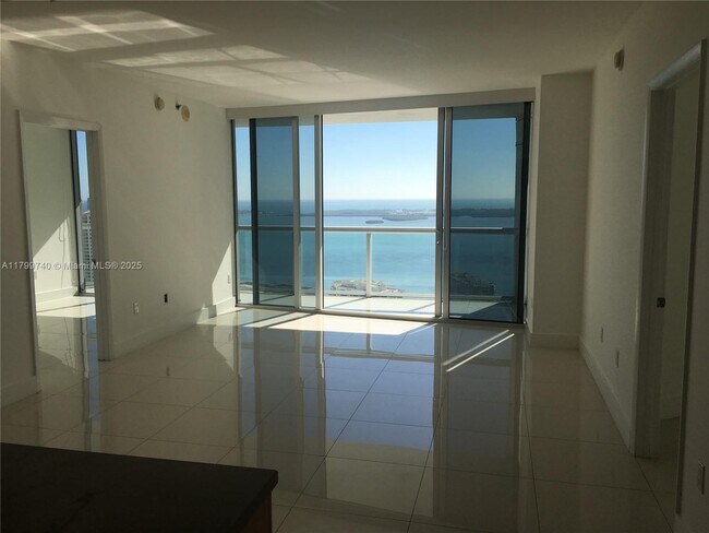 Building Photo - 475 Brickell Ave