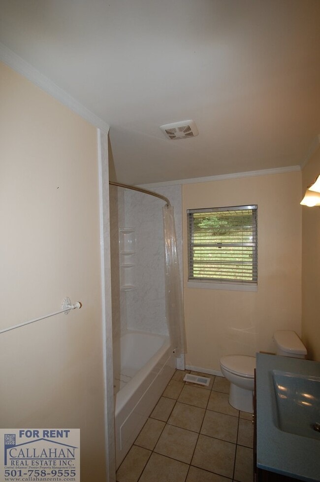 Building Photo - Lakewood 3 Bedroom Home