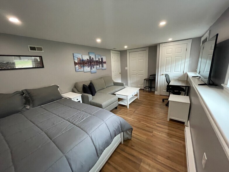 Building Photo - 25 Winsor Rd