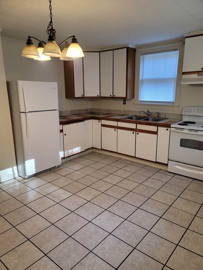 Building Photo - 312 Creps St