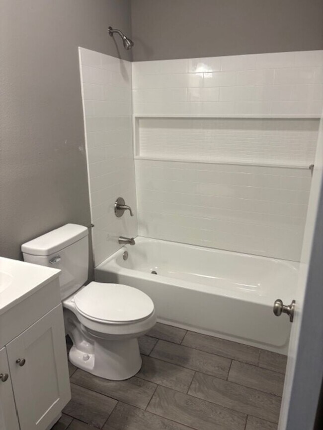 Building Photo - 428 Sierra Madre Dr