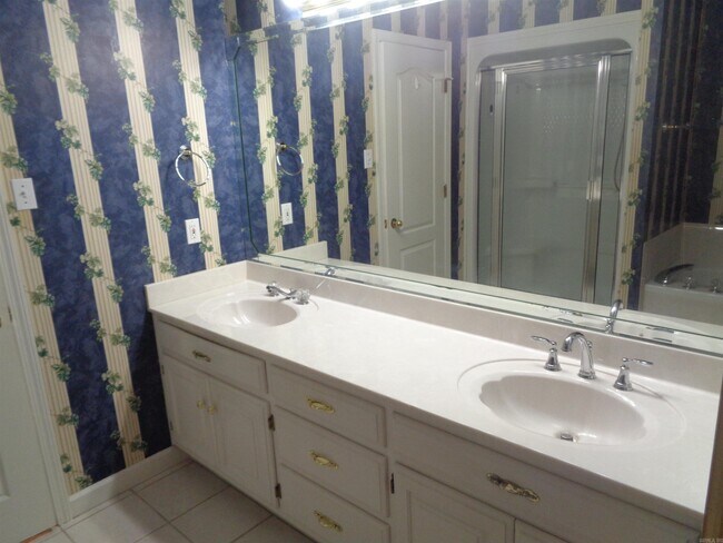 Building Photo - 5059 Silver Oak Dr