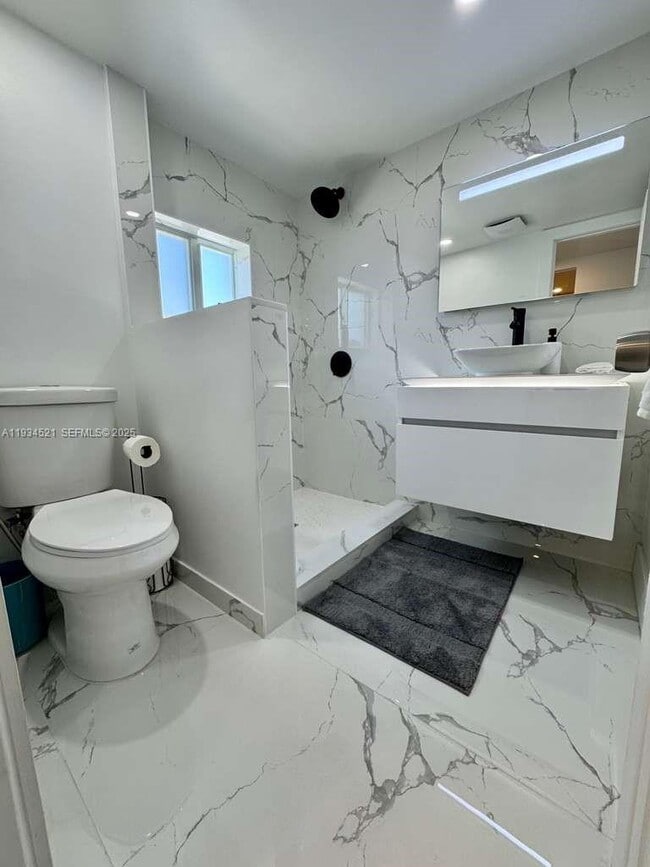 Building Photo - 1904 SW 28th St