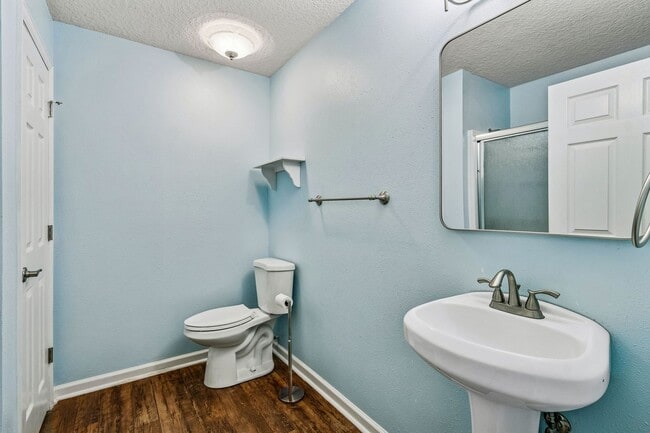 Building Photo - Charming 3-Bedroom Home with Fenced Yard