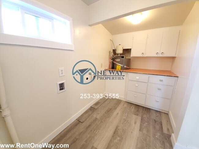 Building Photo - Downtown Puyallup 1 Bd
