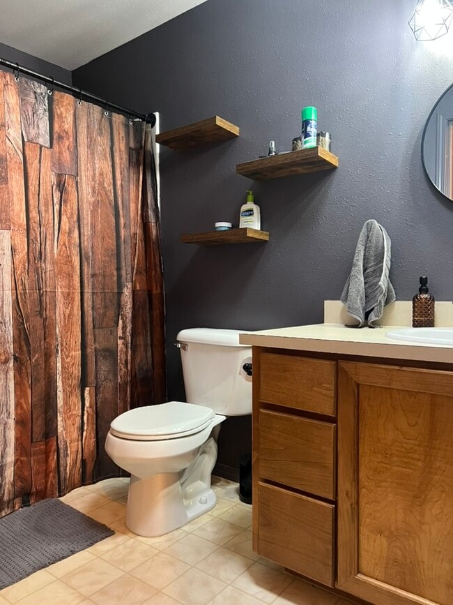 Building Photo - 122 Goldfish Farm Rd SE