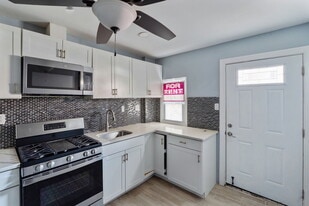 Kitchen - 2537 E Ann St