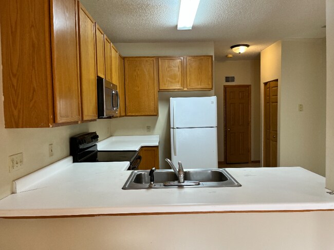 Building Photo - 665 Woodduck Dr