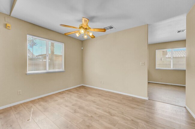 Building Photo - N Las Vegas Single Family Home - New Paint and LVP Flooring