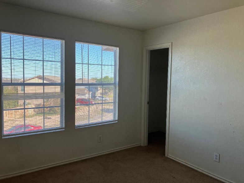 Building Photo - 9910 Amber Ledge