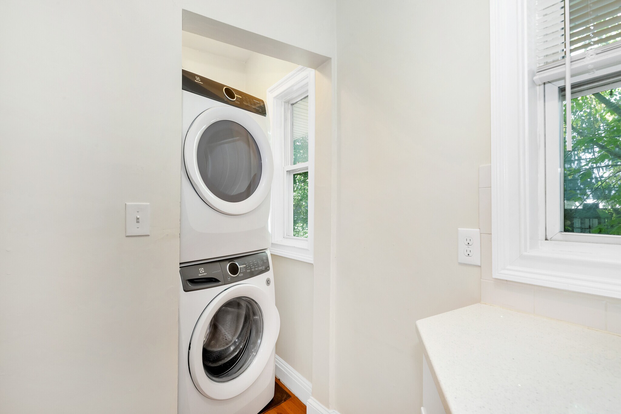 Building Photo - 9 Winter Hill Rd