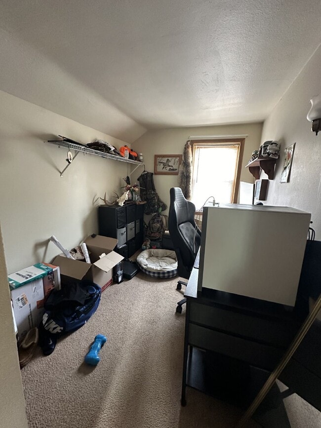 Building Photo - 3 Bed 1 Bath close to UWEC!