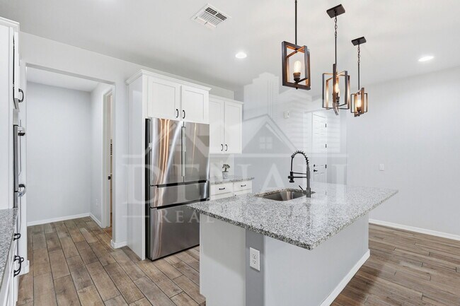 Building Photo - 4220 S Macy Cir