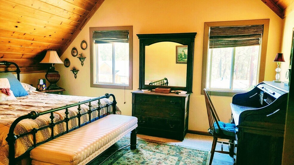 Bedroom with Rolltop Desk - 59570 Devils Ladder Rd