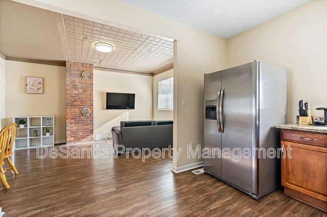 Building Photo - 1129 Brabec St