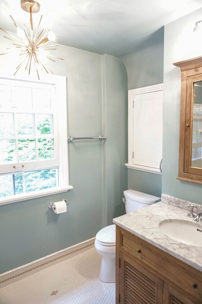 Building Photo - Gorgeous Dream Home in the Southwest Hills! Your Pacific Northwest Oasis Awaits!