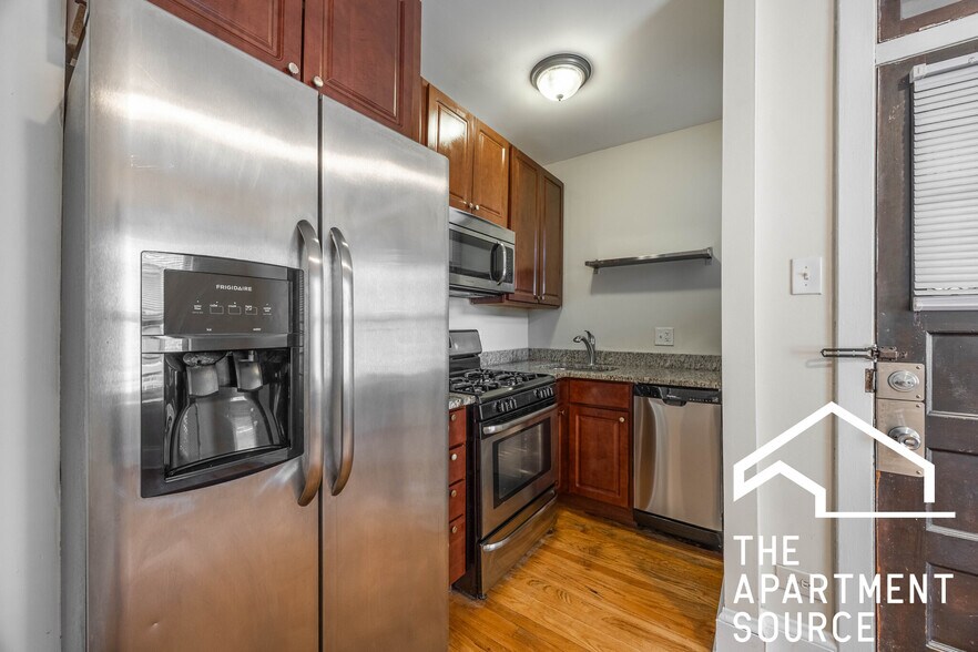 Primary Photo - 4901 N Hoyne Ave