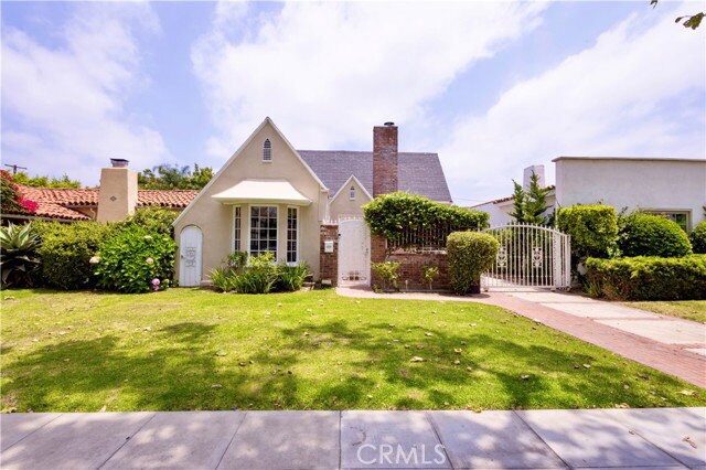 Building Photo - 446 S La Peer Dr
