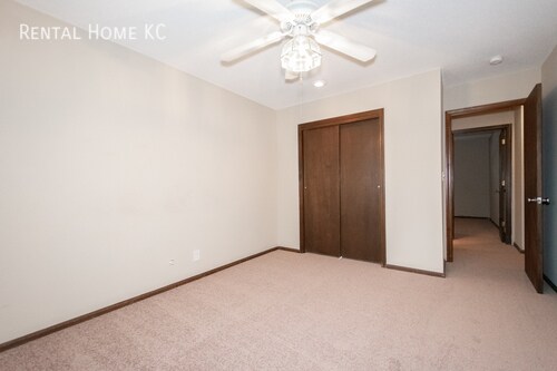 Building Photo - Roomy duplex w/ Finished Lower Level + Fen...