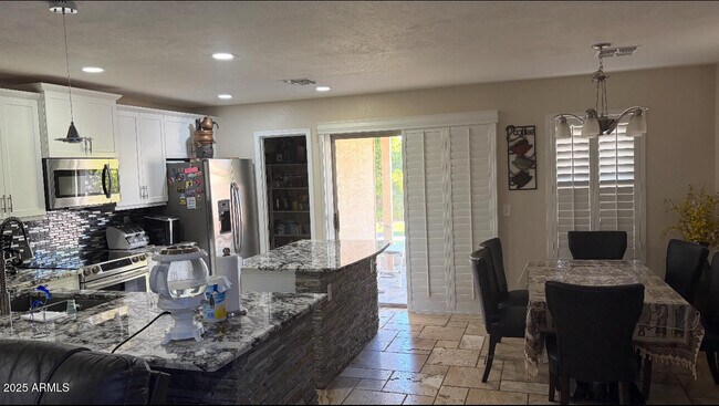Building Photo - 1108 E Pinto Dr