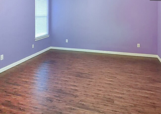 Building Photo - 402 Calvary Dr