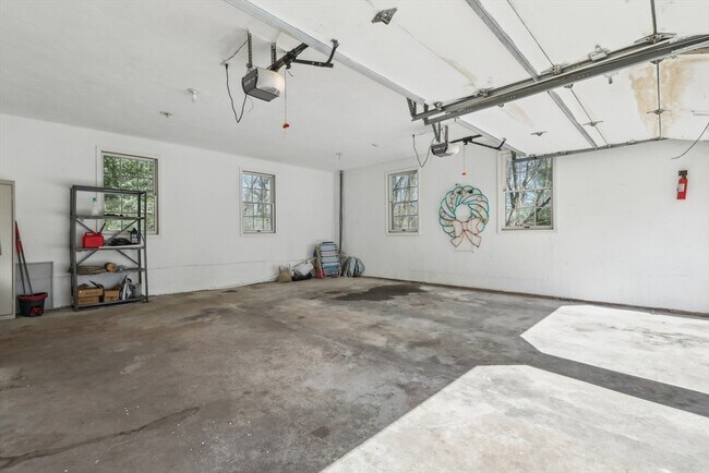 Building Photo - 89 Brush Hill Rd