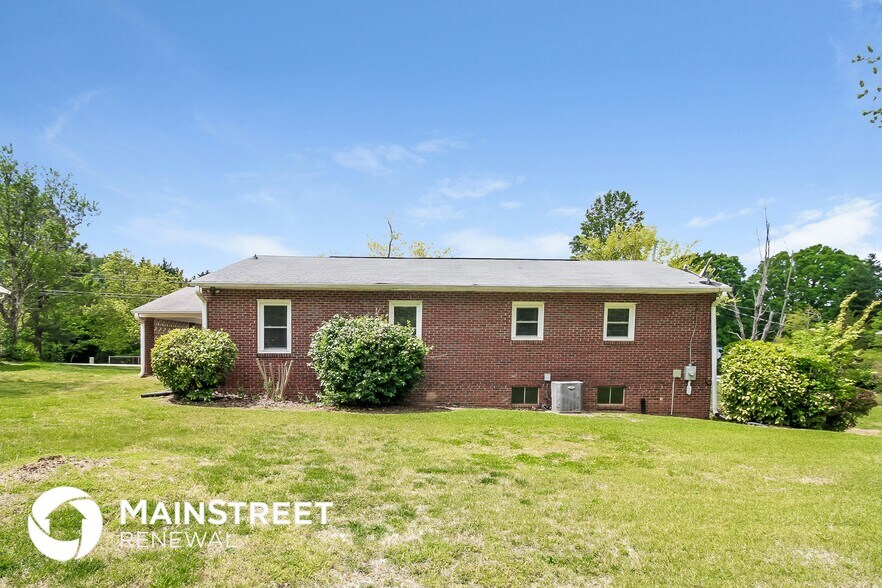 Building Photo - 2114 Haymount St