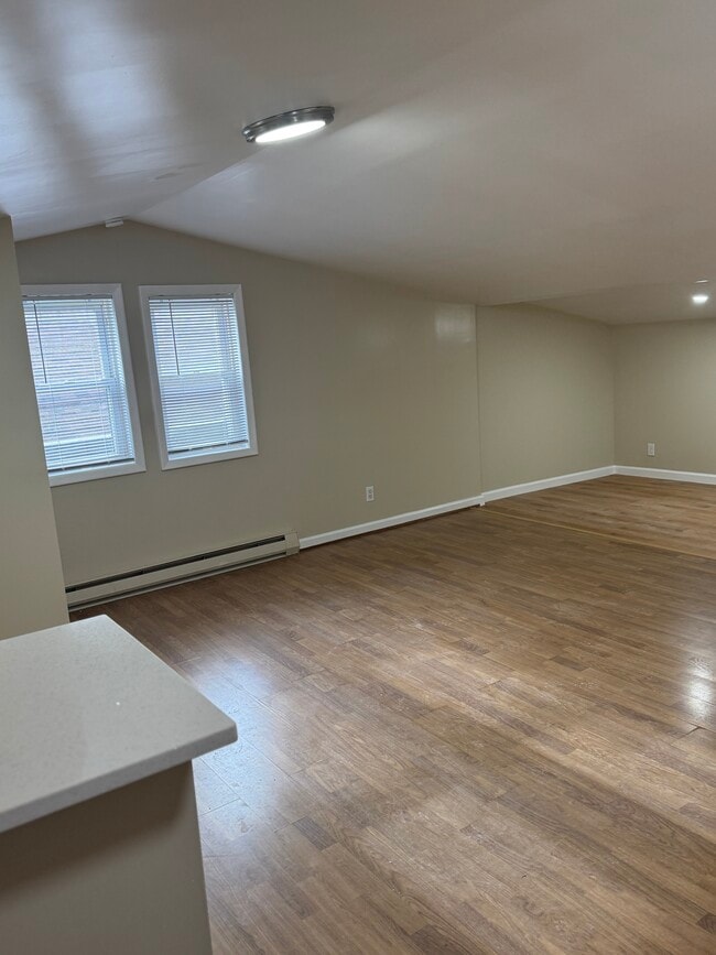 Building Photo - 569 Jerome St