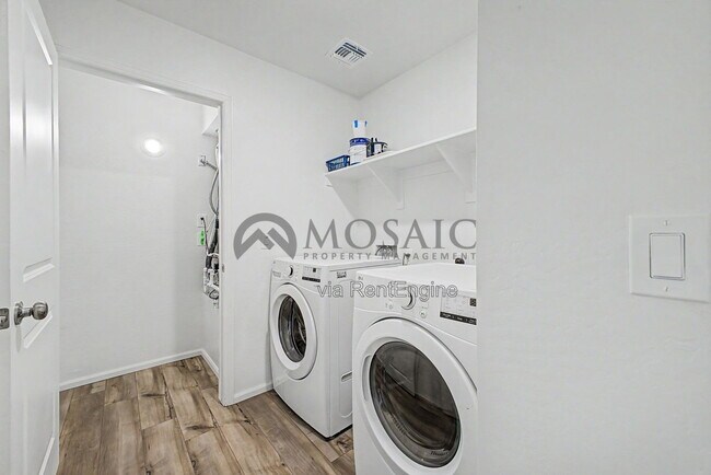 Building Photo - 1304 W Inca Dr