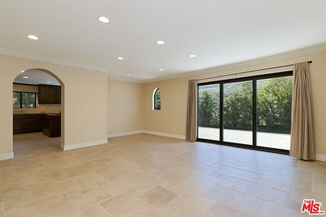 Building Photo - 5515 Ruthwood Dr