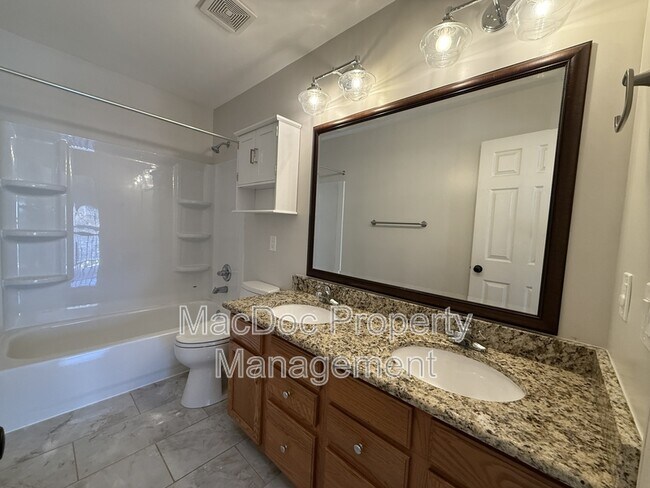 Building Photo - 14 Heatherbrook Ln